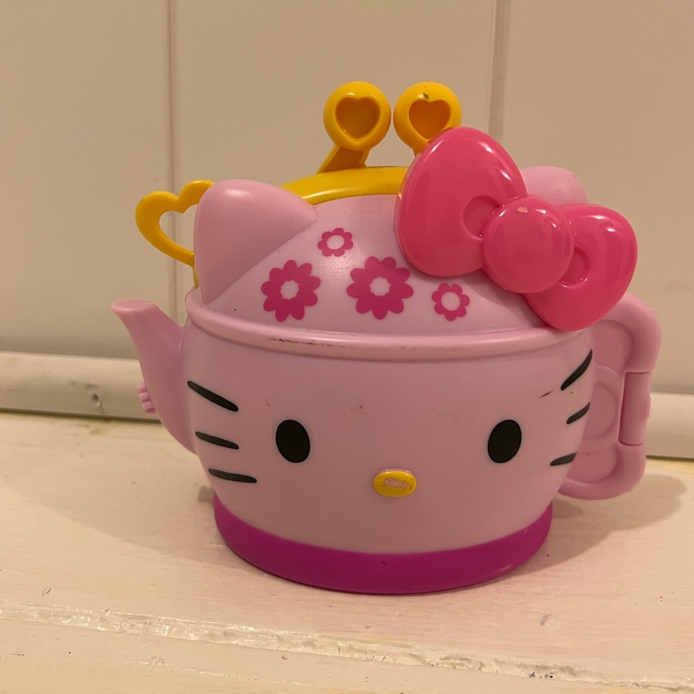 Hello Kitty Pink Toy Teapot